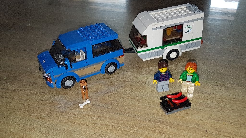 Te koop aangeboden:  Lego City Blauw busje met caravan , City, Lego, Ophalen of Verzenden, Zo goed als nieuw