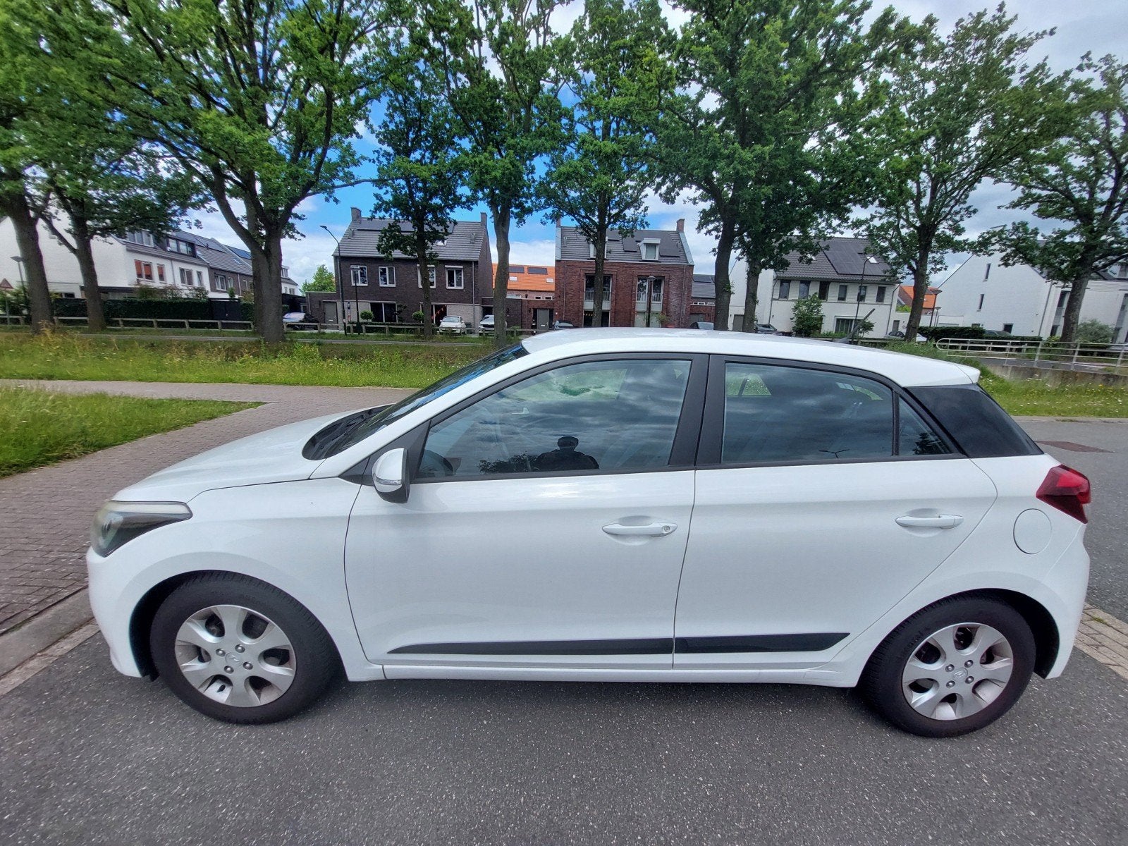 Hyundai i20 1.2 I 5-DRS 2015 Wit Zeer netjes !! 103.000 km !, Auto's, Hyundai, 40 €/maand, 4 cilinders, Wit, Origineel Nederlands