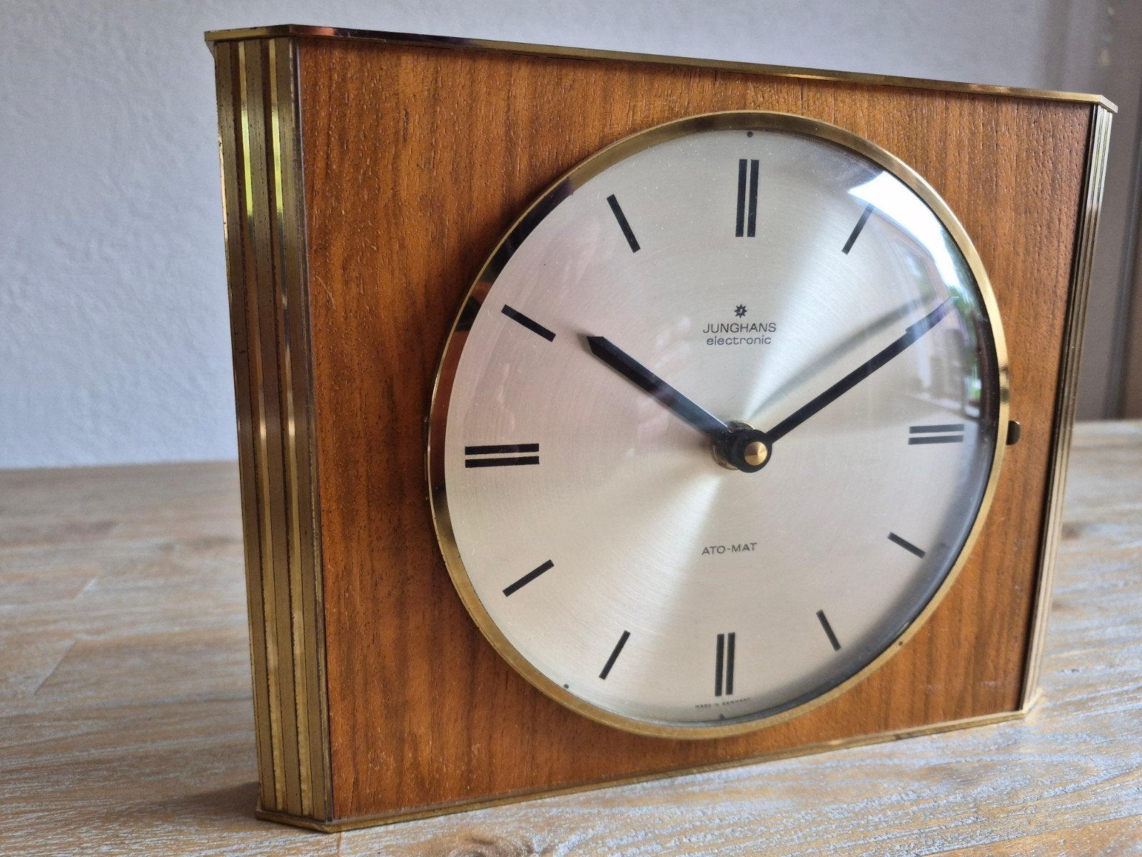 Junghans Electronic Ato-Mat wandklok, Antiek en Kunst, Ophalen of Verzenden