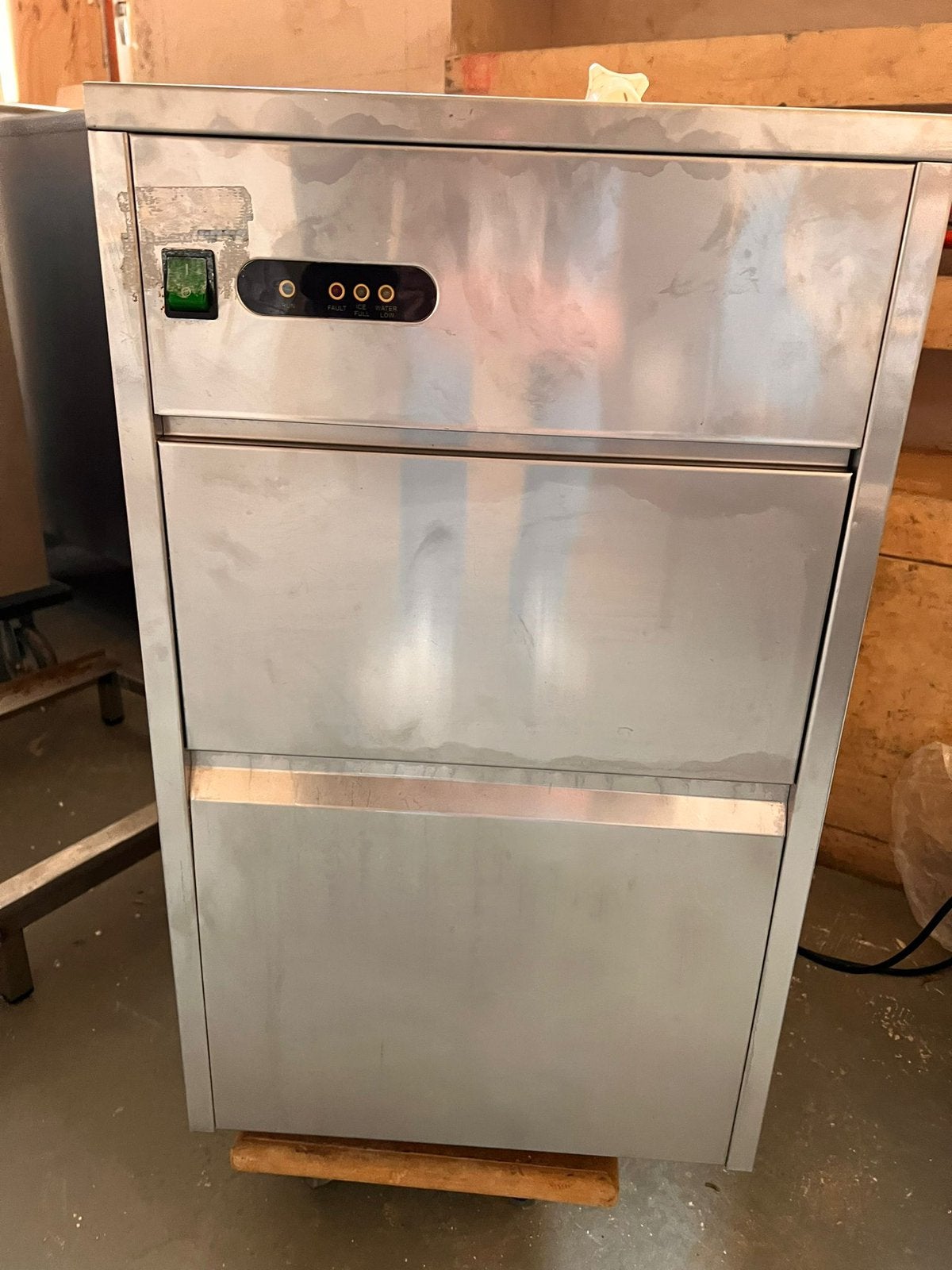 Nette Ijsblokjesmachine horeca | ijsmachine, Ophalen, Zo goed als nieuw