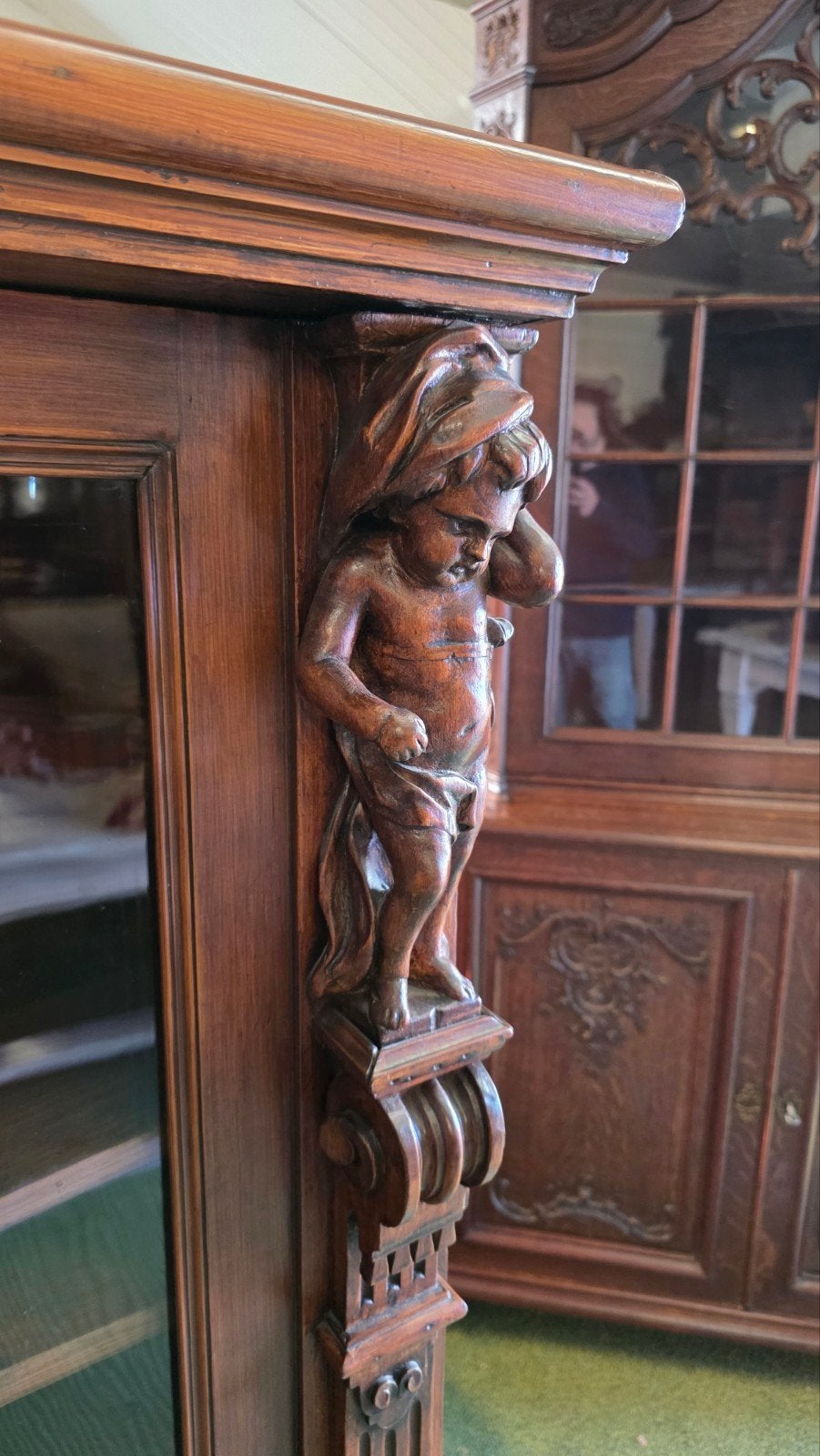 antieke vitrinekast met hout gesneden Engelen, Ophalen