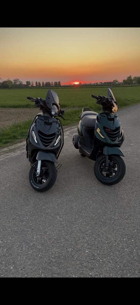 Zip 4t sp 2000, Fietsen en Brommers, Scooters | Piaggio, Zo goed als nieuw, Zip, Benzine, Ophalen of Verzenden