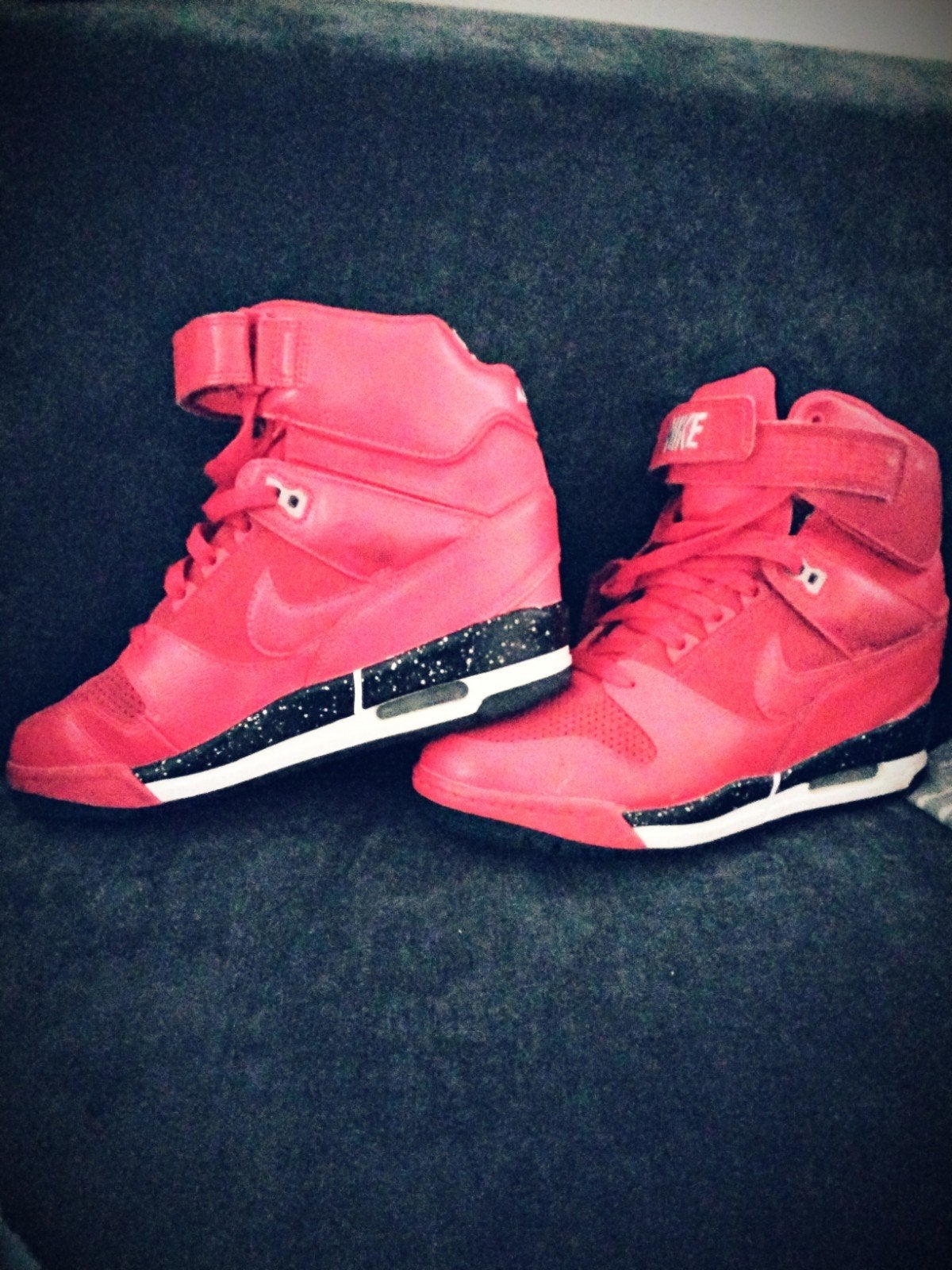 Nike revolution sky high, Nike air, Ophalen of Verzenden, Rood, Sneakers of Gympen