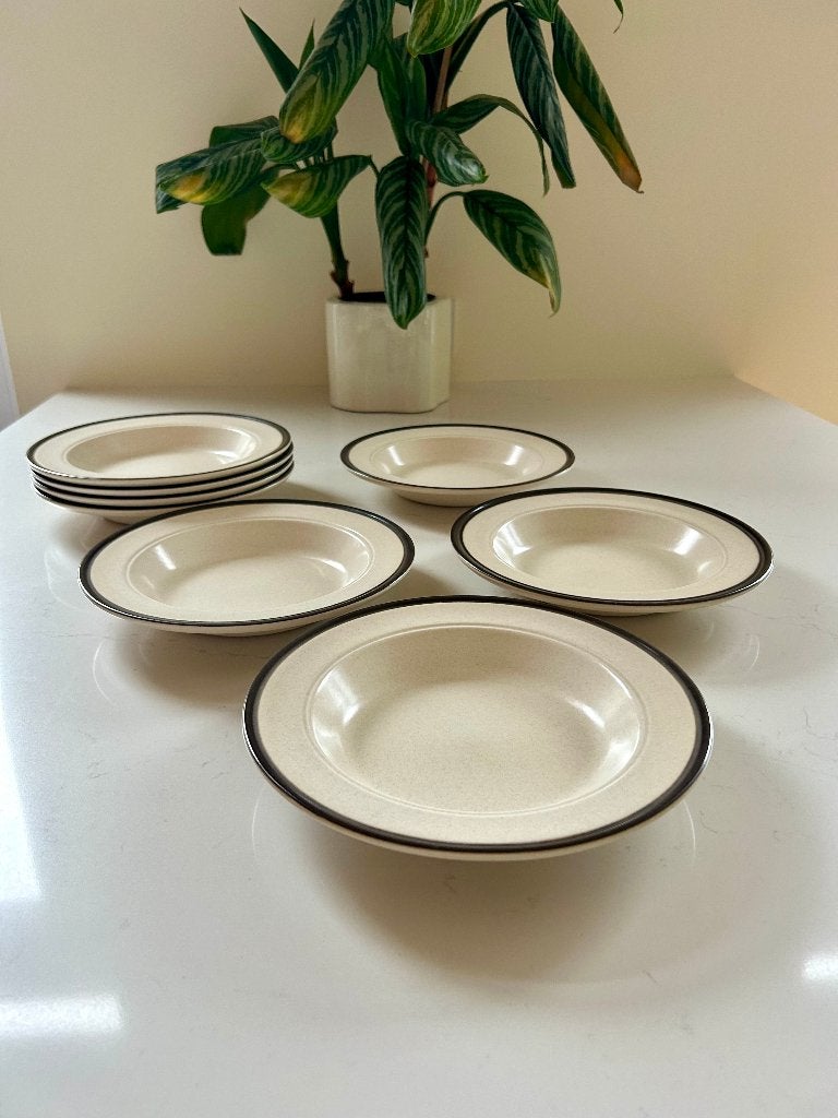 4 Vintage beige pastaborden Kiln Craft dia 22 cm. Seventies, Overige merken, Nieuw, Ophalen of Verzenden, Bord(en)
