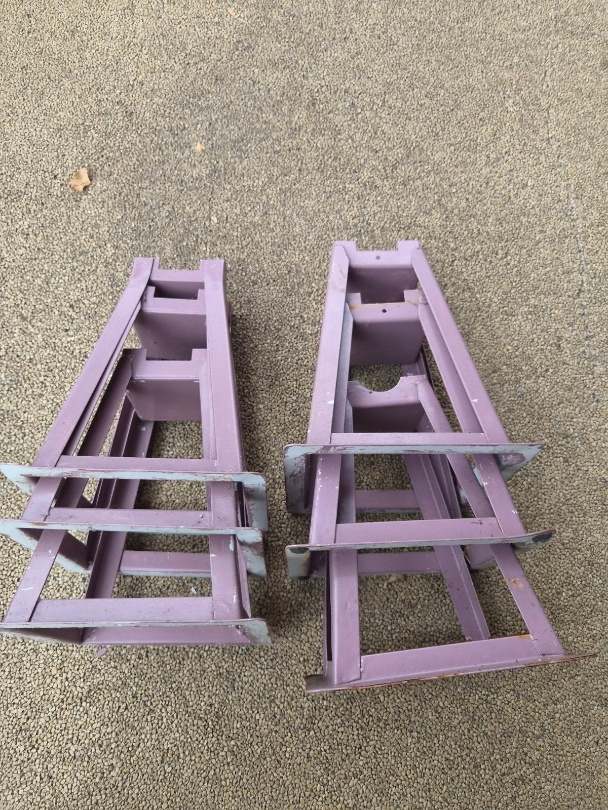 Set van 6 zware metalen bedverhogers / bedklossen, Ophalen of Verzenden, Gebruikt, Metaal
