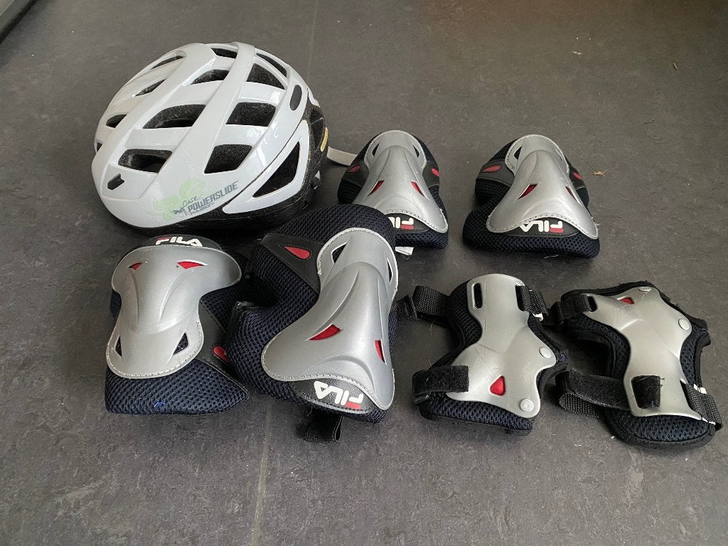 Fila skeeler beschermers plus powerslide helm - wit - maat M, Ophalen of Verzenden, Bescherming, Powerslide, Verstelbaar