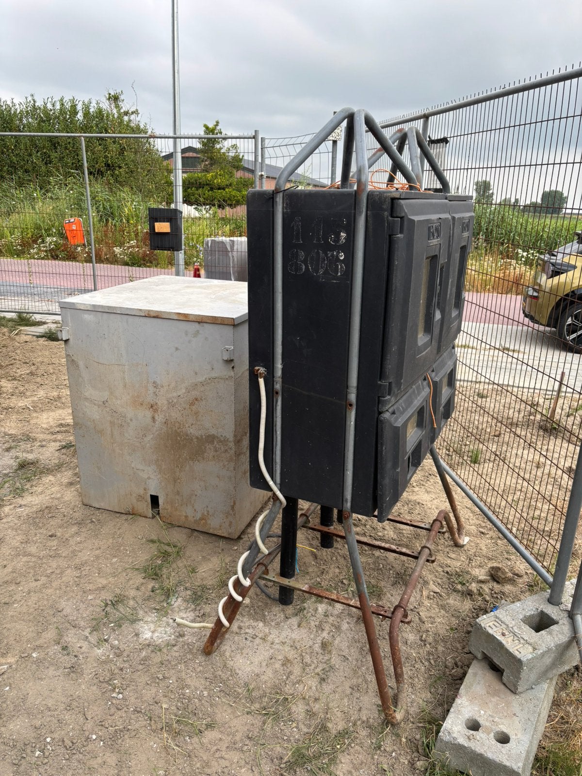 Bouwstroomkast + Stalen Waterput met Tappunt, Ophalen, Gebruikt, Overige typen
