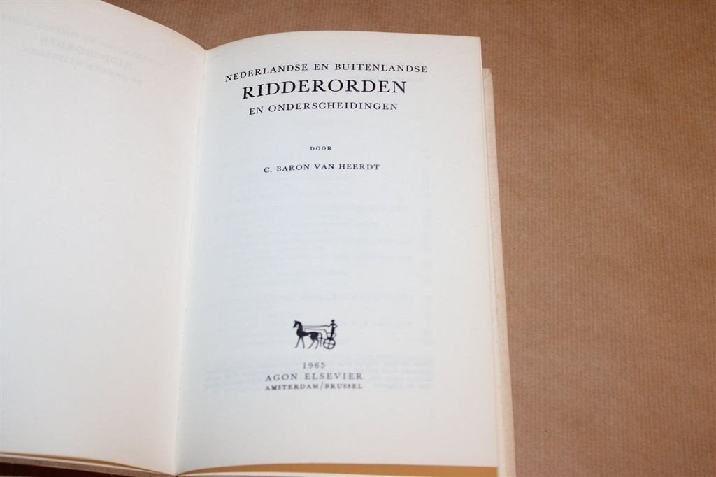 Ridderorden en Onderscheidingen — Naslagwerk 1965, Ophalen of Verzenden, Tweede Wereldoorlog, Gelezen, Overige onderwerpen