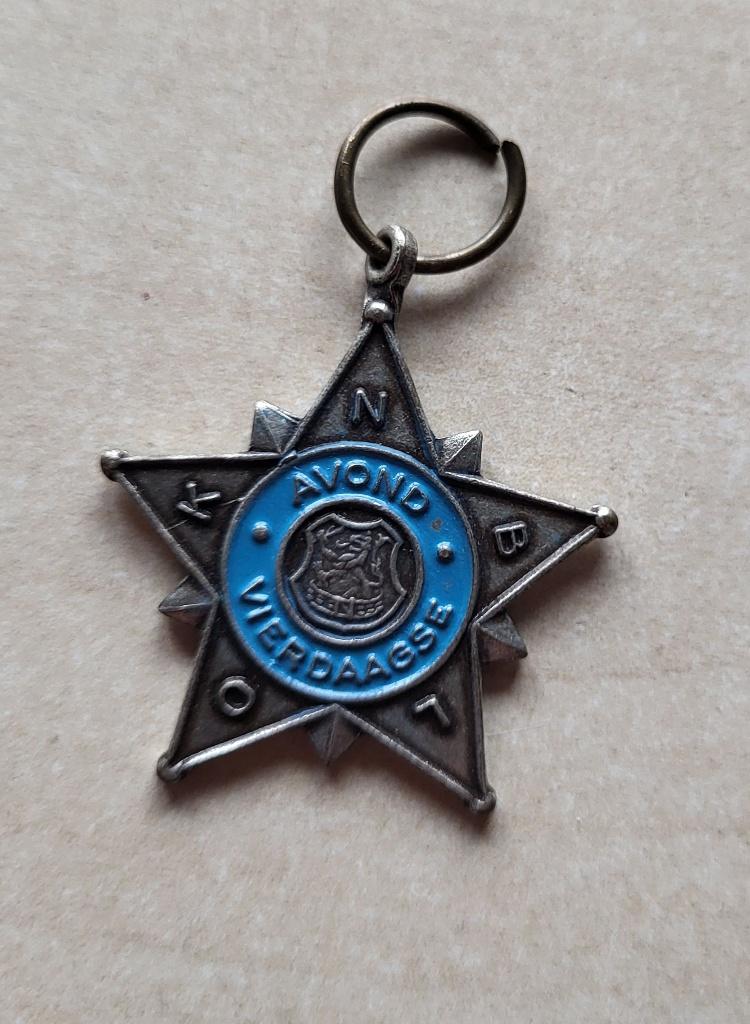 KNBLO Avondvierdaagse Blauw medaille, Ophalen of Verzenden, Overige materialen