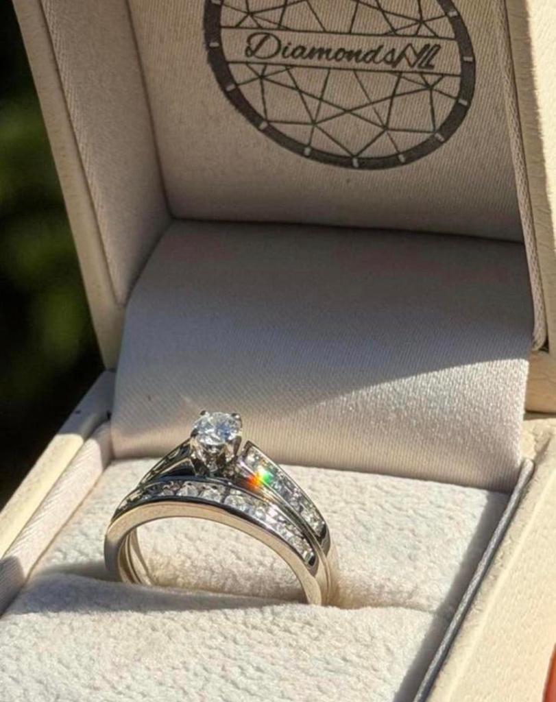 Witgouden ring met 20 natuurlijke diamanten en certificaat!, Nieuw, Ophalen of Verzenden, Kleiner dan 17, Met edelsteen