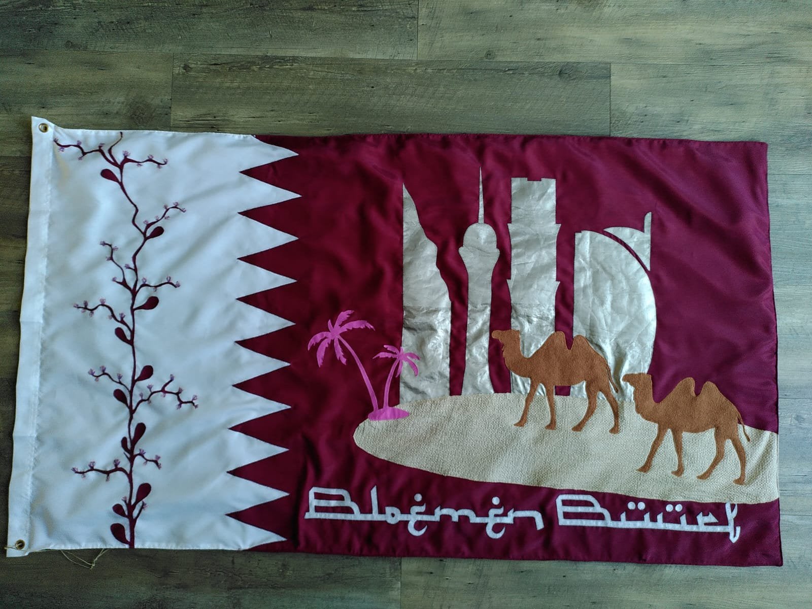 Vlag van Qatar, Creatief ontwerp en 2x gewone vlaggen, Ophalen of Verzenden, Zo goed als nieuw