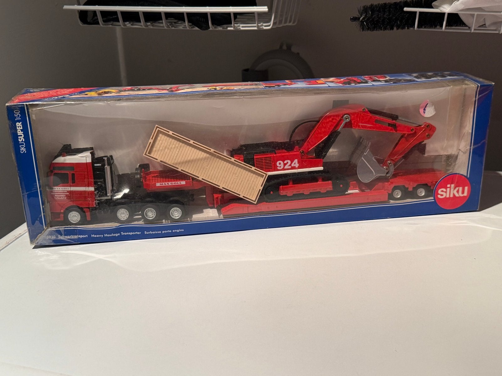 Siku Super 1:50 Max Goll Zwaartransport met Graafmachine, Ophalen of Verzenden, Nieuw