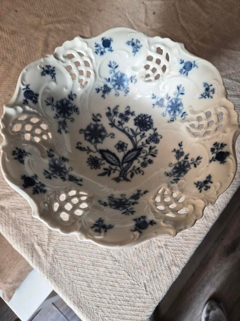 Vintage Ajour Fruitschaal op voet Royal Tettau, Ophalen