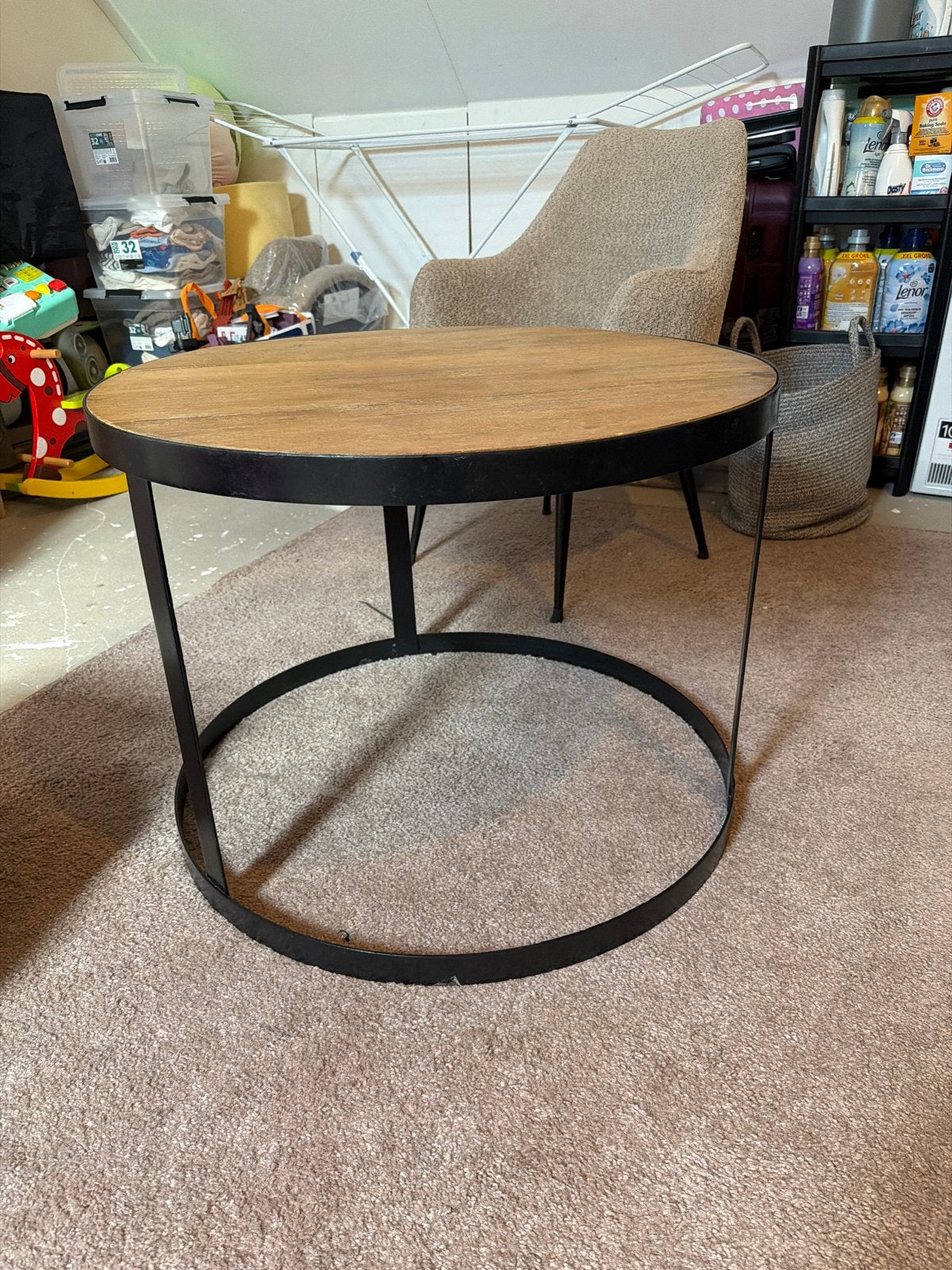 Riverdale salontafel met zwart metalen onderstel, Huis en Inrichting, Tafels | Salontafels, Ophalen, 50 – 75, Gebruikt, Rond