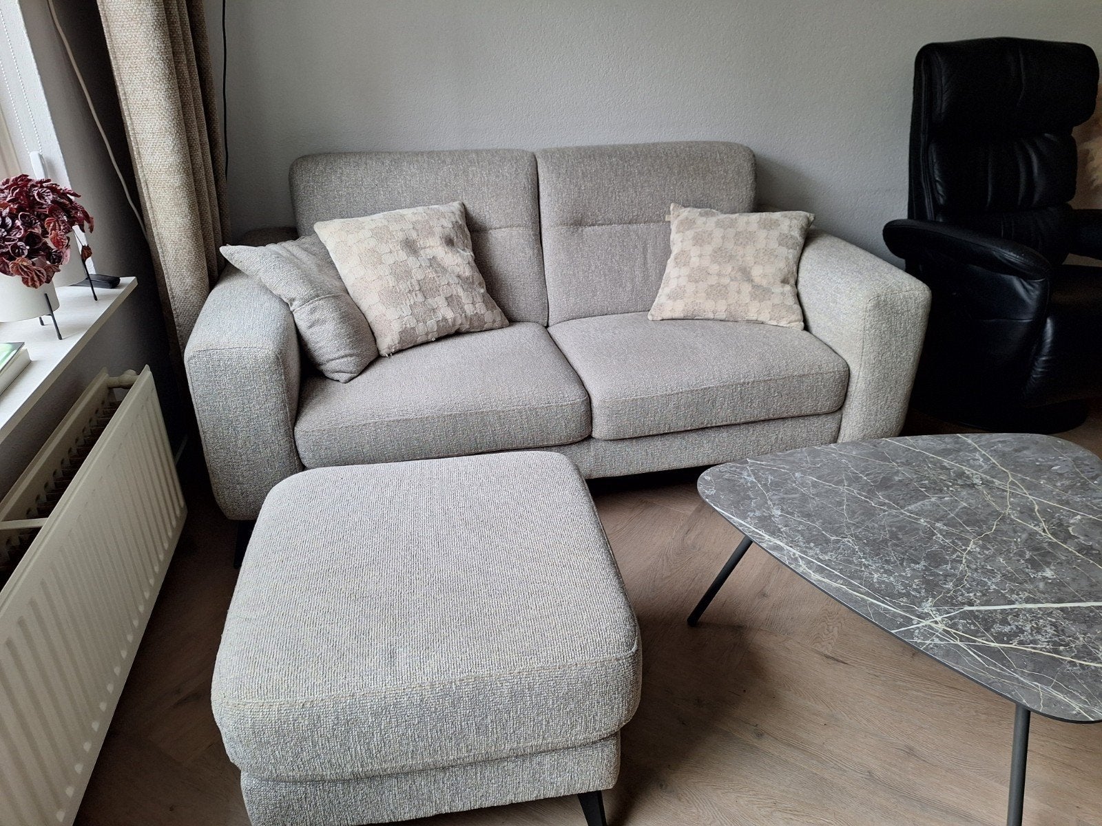 Zo goed als nieuwe 2-zitsbank met hocker, 150 tot 200 cm, Tweepersoons, 75 tot 100 cm, Ophalen of Verzenden