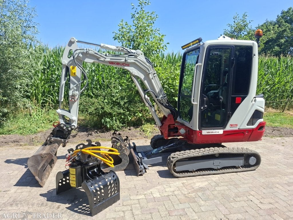 Takeuchi TB225 | bj 2021 | 1850uur | Kantelstuk, Zakelijke goederen, Machines en Bouw | Kranen en Graafmachines, -, Niet opgegeven