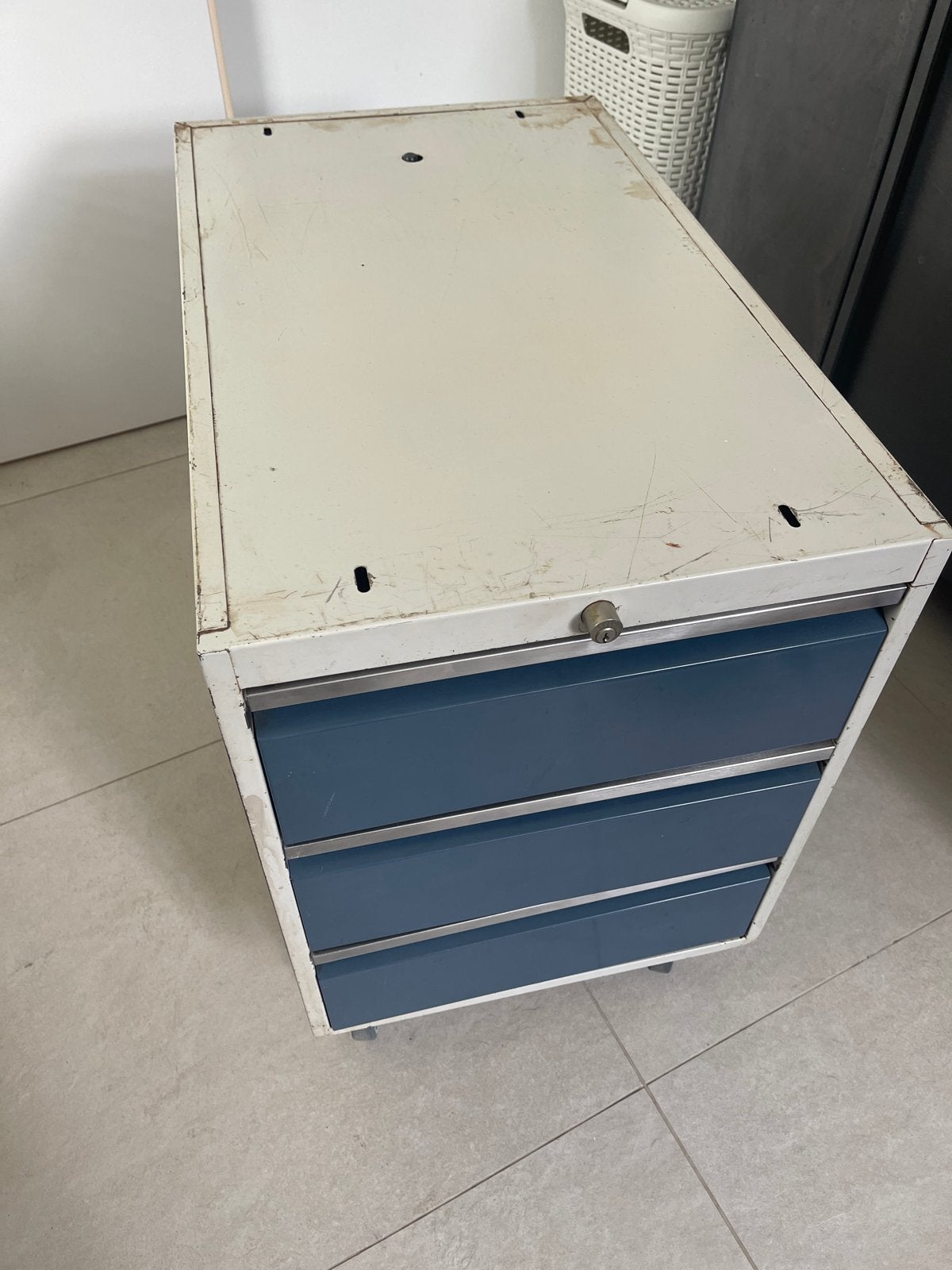 Vintage metalen ladenkast op wielen, Huis en Inrichting, Ophalen, Minder dan 50 cm, Gebruikt, Vintage