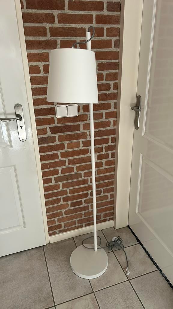 Staande lamp prijs 15  euro, Ophalen of Verzenden, Zo goed als nieuw, 150 tot 200 cm