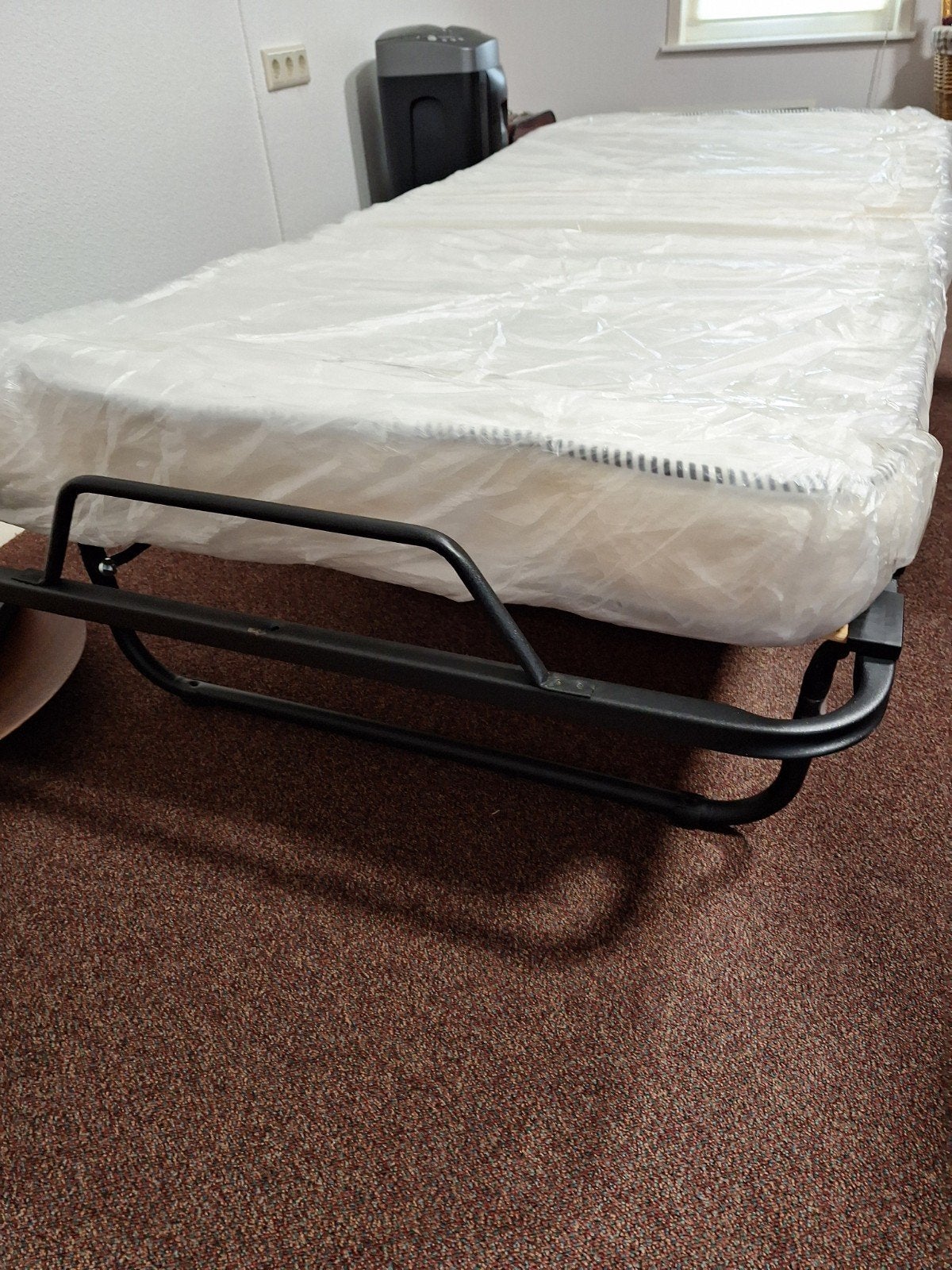 Opklapbed met matras z.g.a.n., Ophalen, Eenpersoons, Zo goed als nieuw, 80 cm