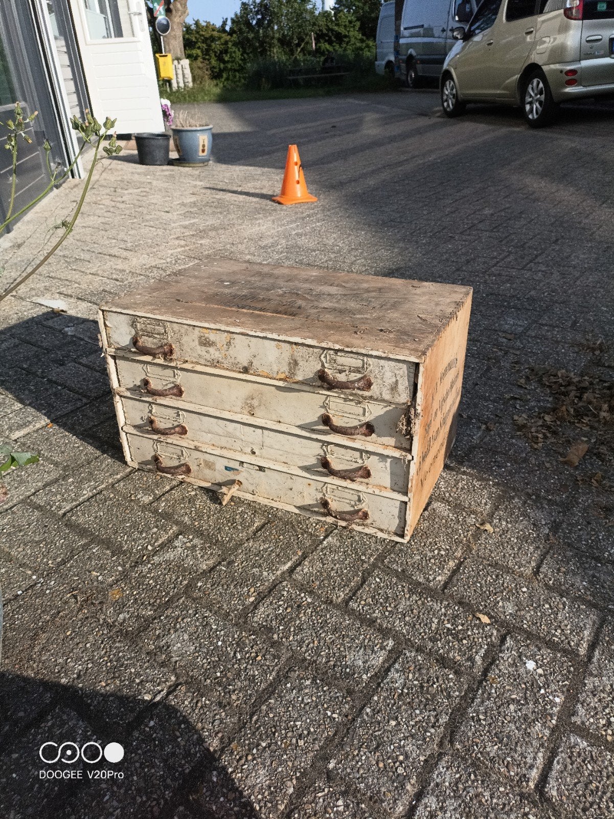 Vintage houten ladekastje van N.V. Veenendaalsche, Verzenden