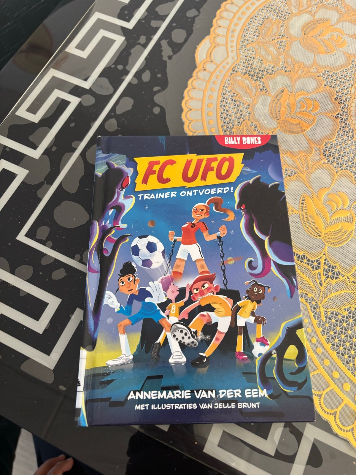 FC UFO: Trainer Ontvoerd! - Annemarie van der Eem, Ophalen of Verzenden, Zo goed als nieuw, Fictie