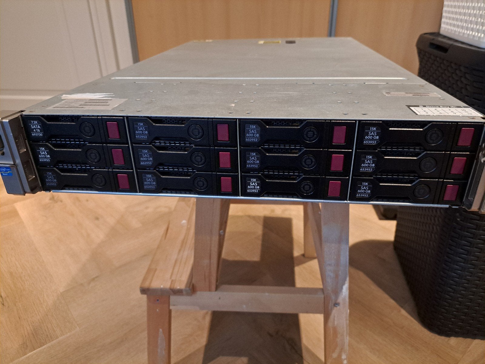 HP ProLiant DL380e Gen8 Server met 112TB opslag, Ophalen, Hot swappable onderdelen, Minder dan 2 Ghz, Zo goed als nieuw