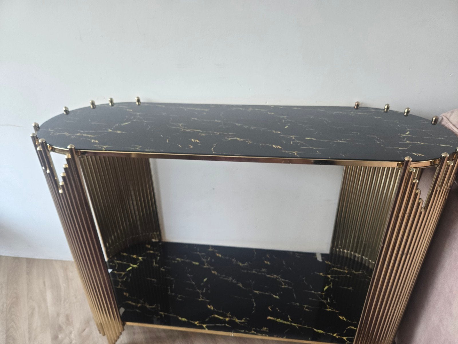 Mooie dressoir zwaart en goud, Ophalen, Met plank(en), 50 tot 100 cm, 25 tot 50 cm
