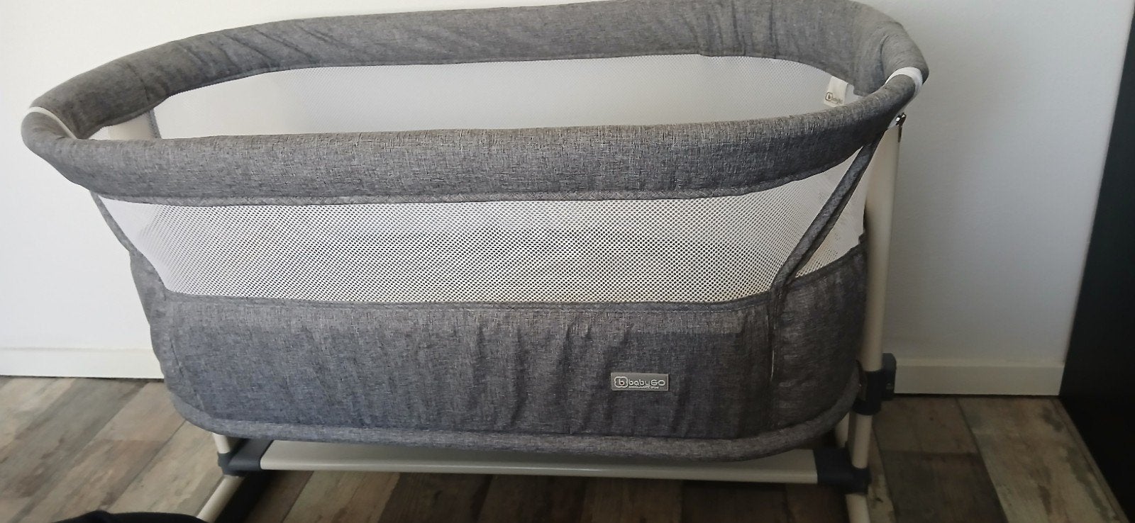 Babygo wieg/co-sleeper - met lichte vlekken, Ophalen of Verzenden, Gebruikt, Wieg