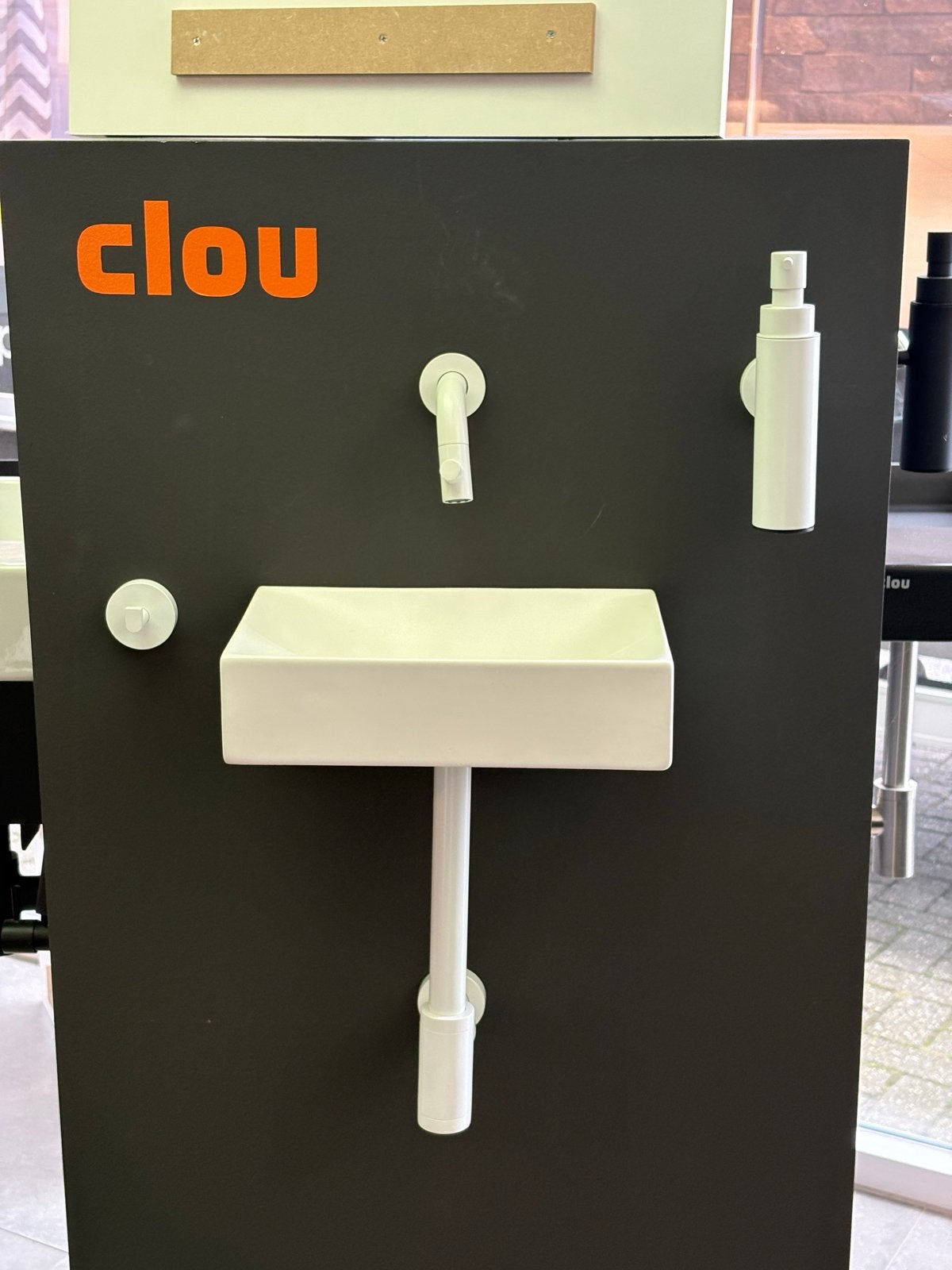 Clou fontein met kraan - showroom model, Doe-het-zelf en Verbouw, Sanitair, Ophalen of Verzenden, Zo goed als nieuw, Wastafel