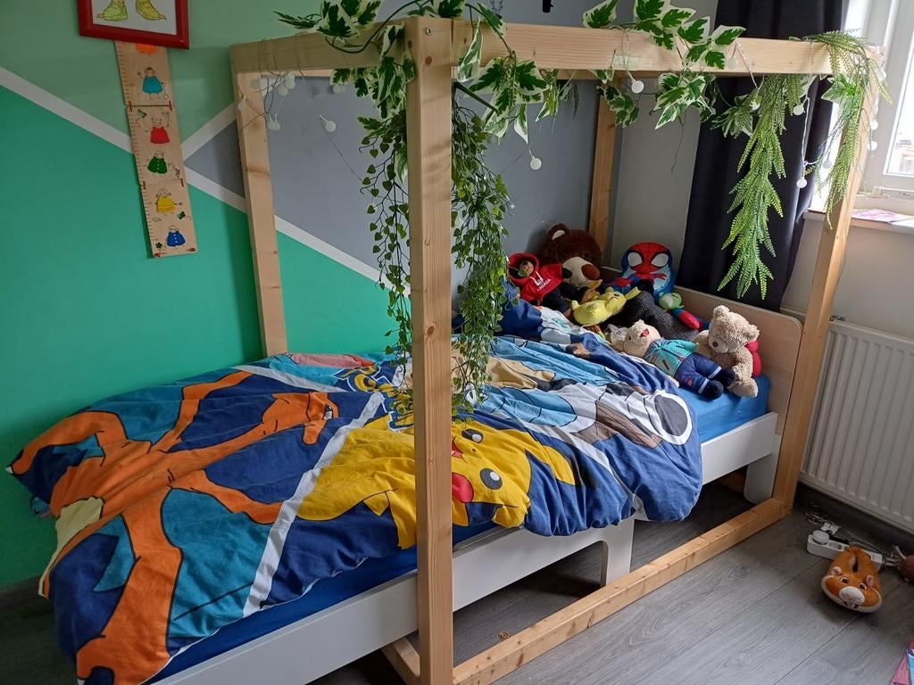 Ikea meegroeibed met houten ombouw, Kinderen en Baby's, Kinderkamer | Bedden, 85 tot 100 cm, Zo goed als nieuw, 180 cm of meer