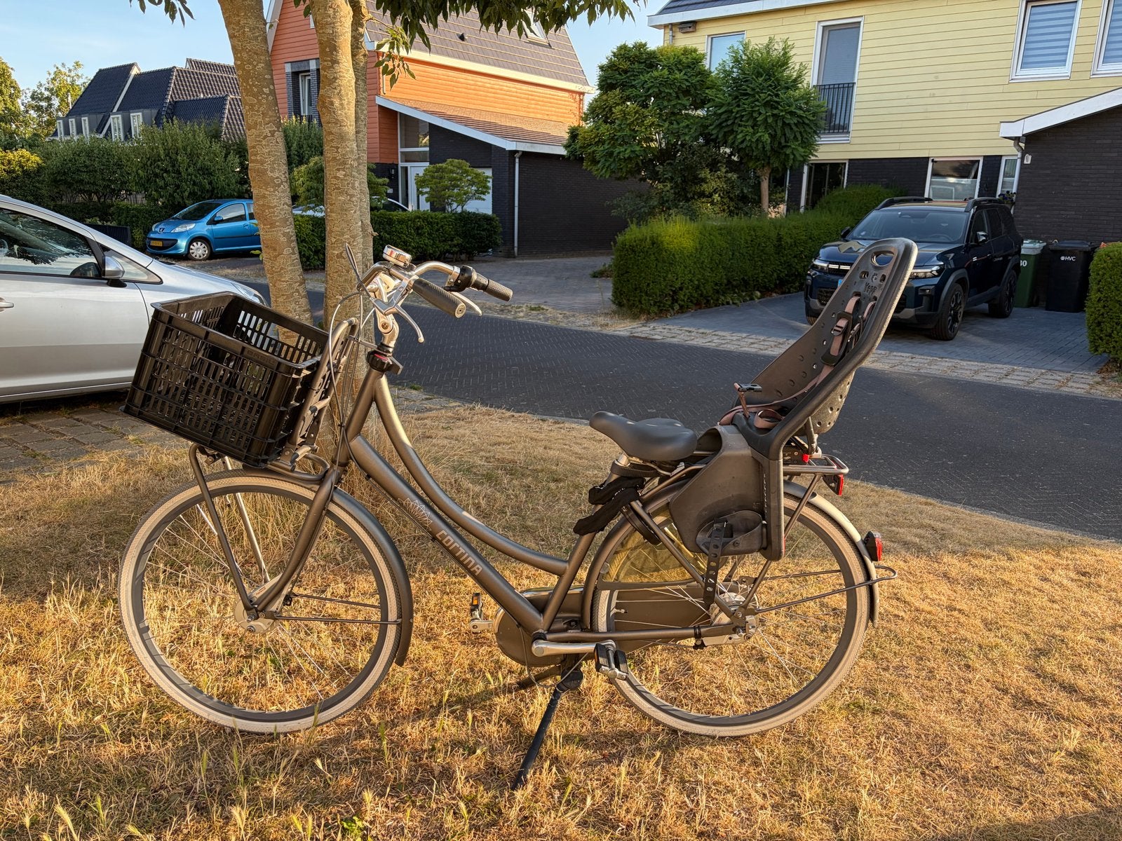 Cortina Moederfiets - Zilver/Grijs met Achterzitje en Krat, Mandje, Zo goed als nieuw, 1 zitje, Ophalen