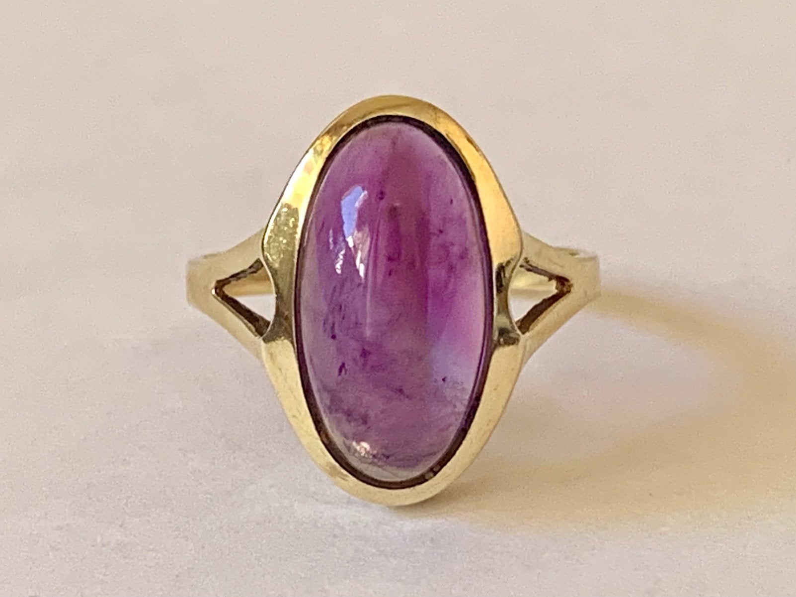 14 Karaat gouden ring met cabuchon geslepen amethist Vintage, Sieraden, Tassen en Uiterlijk, Antieke sieraden, Ophalen of Verzenden