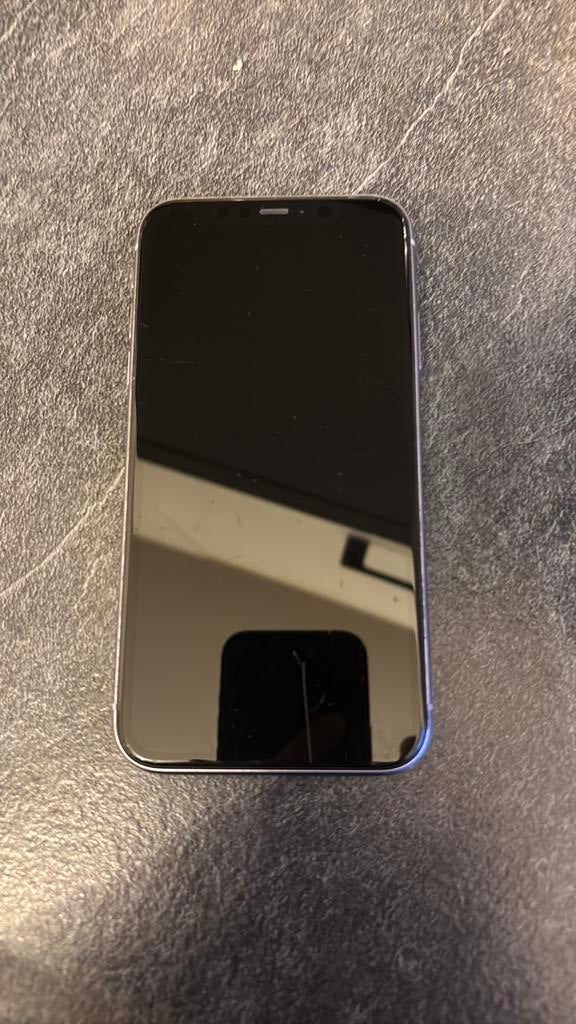 Iphone 11, paarse achterkant, Telecommunicatie, Mobiele telefoons | Apple iPhone, Paars, Zo goed als nieuw, 64 GB, IPhone 11