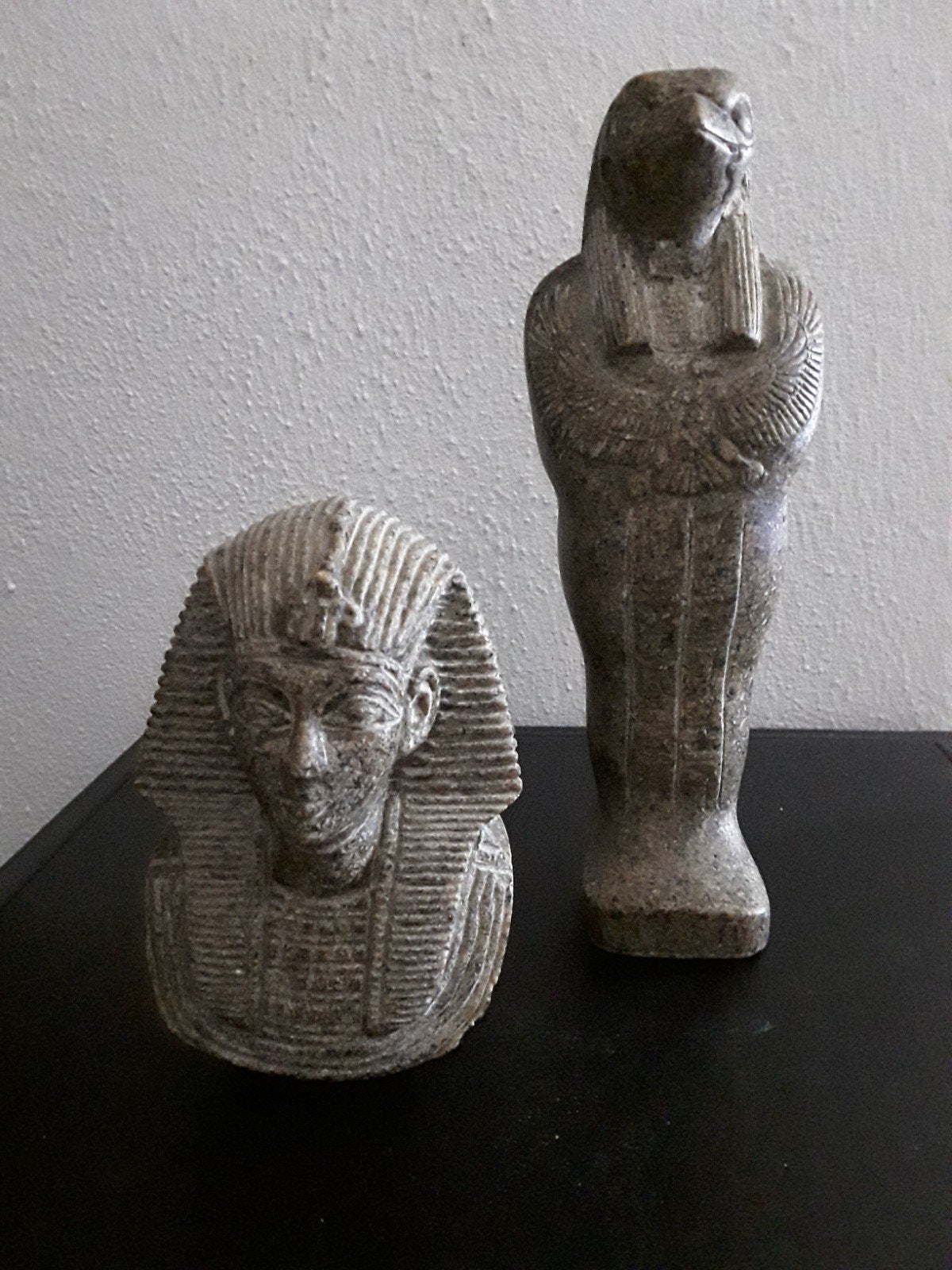2 beelden van graniet., Ophalen of Verzenden