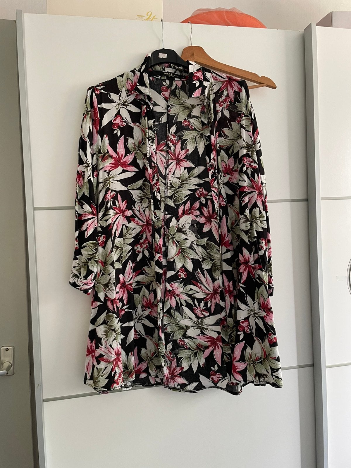 Zwarte kimono met bloemenprint, Maat 38/40 (M), Zwart, Ophalen of Verzenden, Zo goed als nieuw