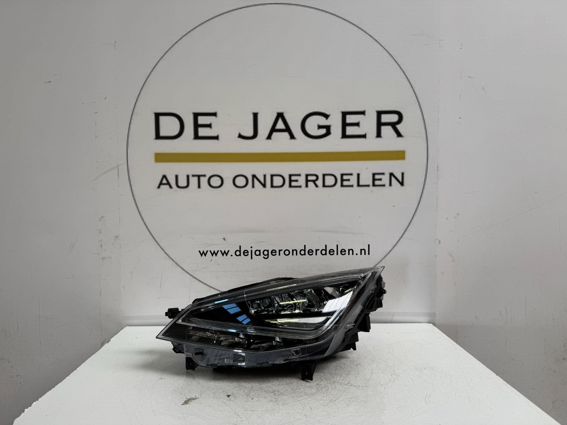 SEAT IBIZA ARONA 6F VOL LED KOPLAMP 6F1941007E, Gebruikt, Autovia A-2, Km 585 585
08760  Martorell, ES, Ophalen of Verzenden, SEAT S.A.