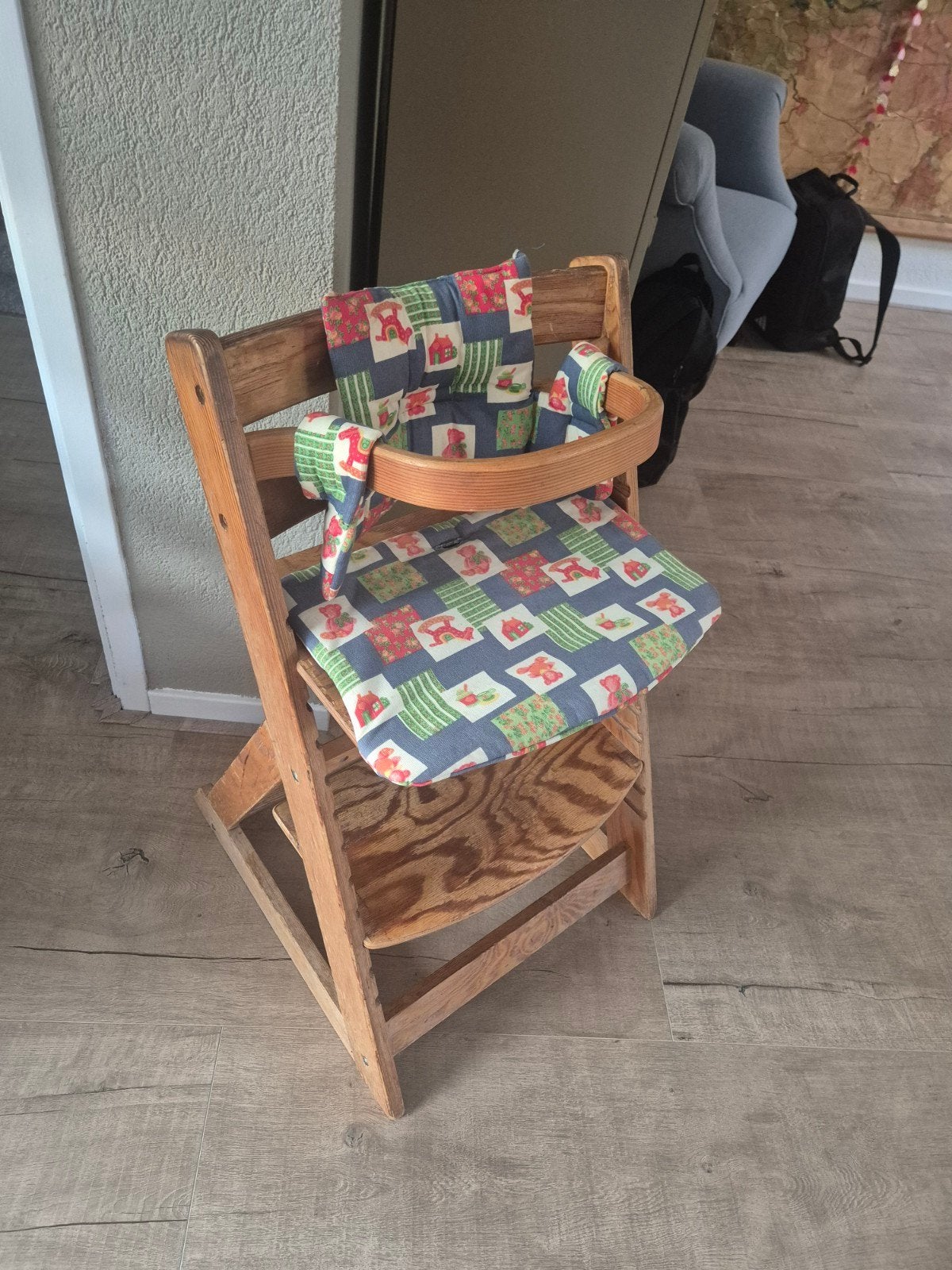 Brocante vintage houten kinderstoel, Kinderen en Baby's, Ophalen of Verzenden, Gebruikt, Meegroeistoel