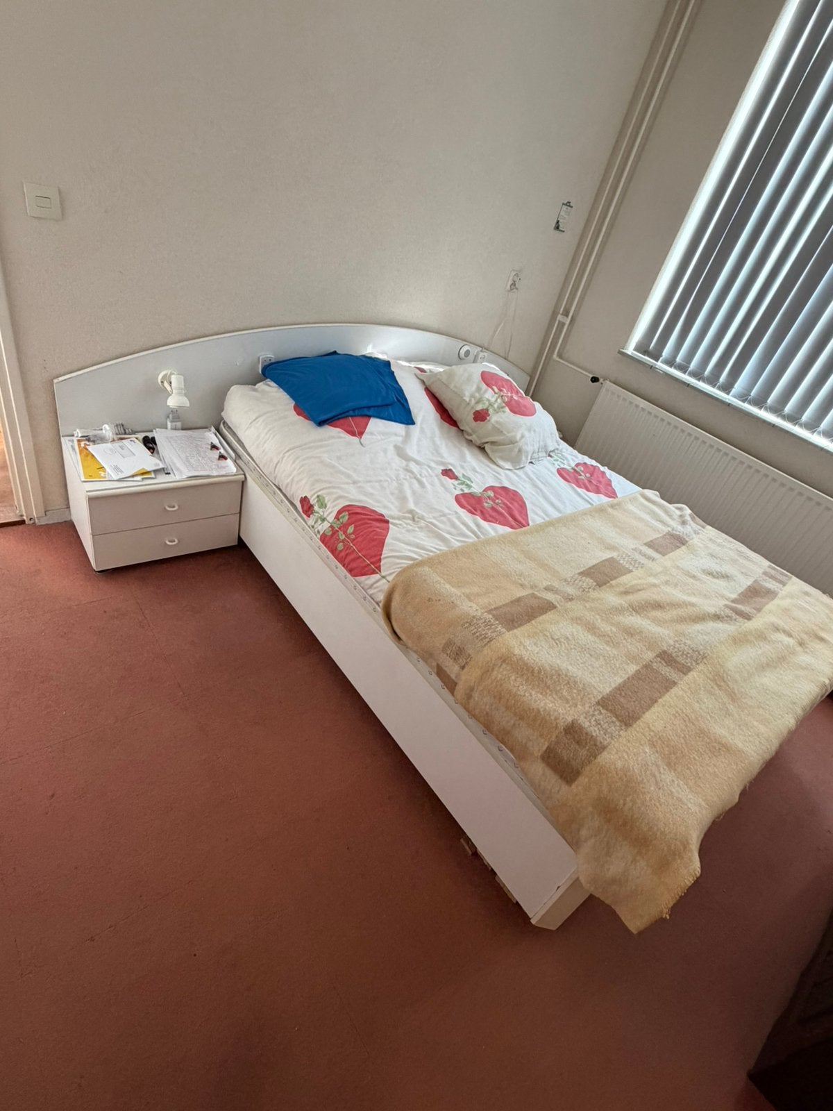 Twee persoons bed, Huis en Inrichting, Slaapkamer | Complete slaapkamers, Ophalen, Zo goed als nieuw, Tweepersoons