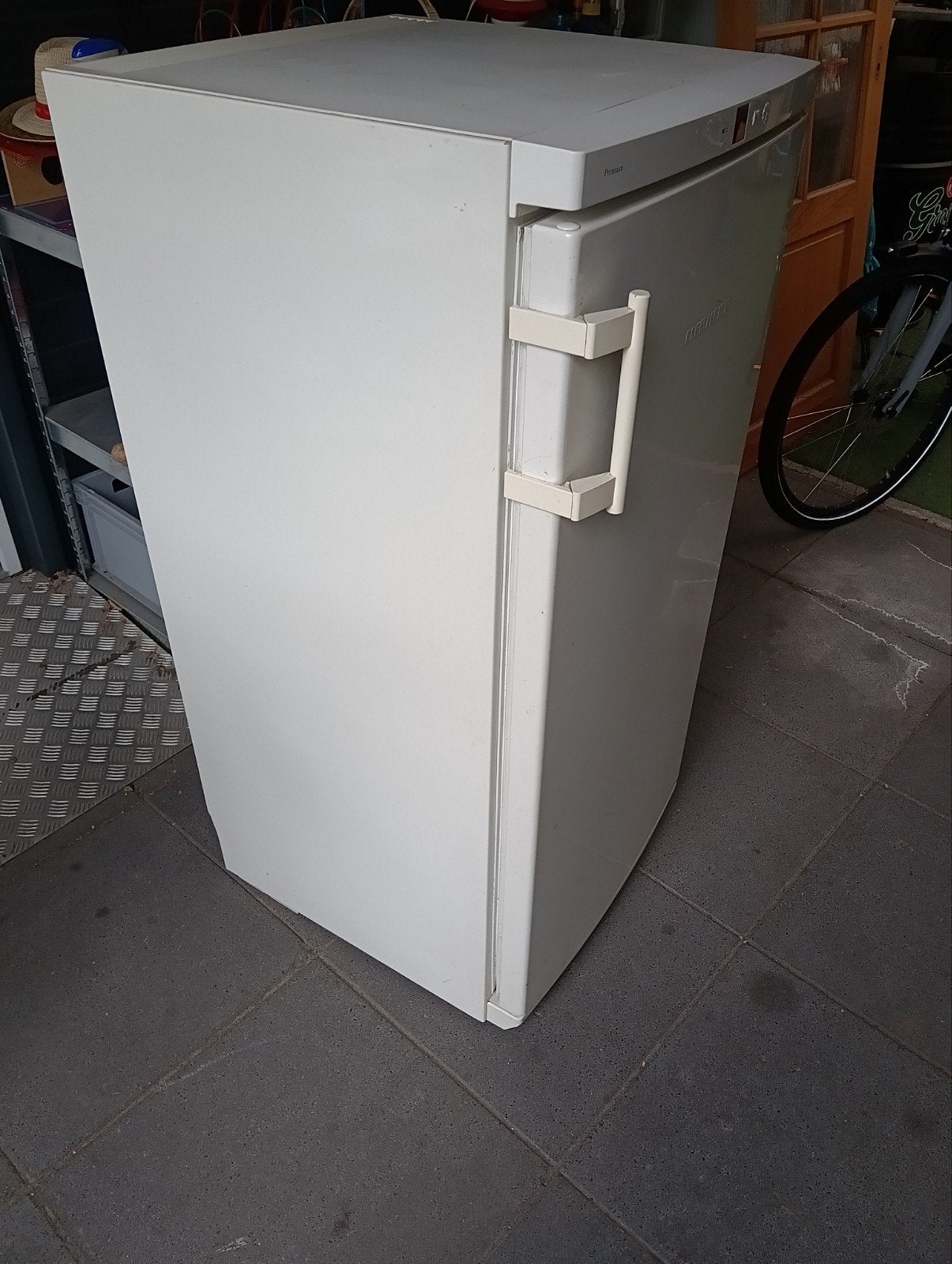 Liebherr koelkast 250 liter defect, Witgoed en Apparatuur, Koelkasten en IJskasten, Ophalen, Zonder vriesvak, 120 tot 140 cm, 200 liter of meer