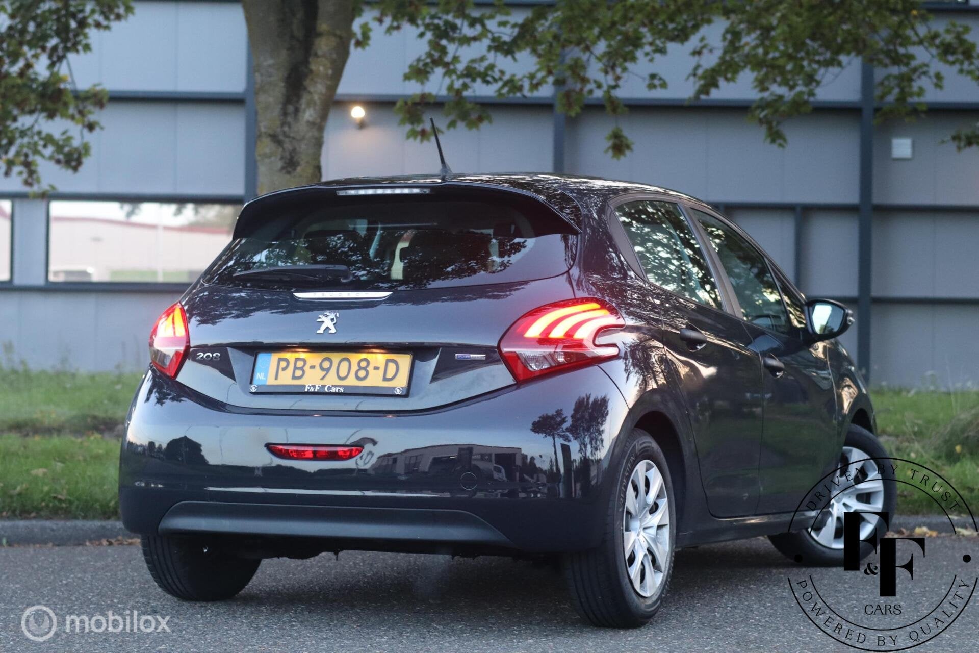 Peugeot 208 1.2 PureTech Blue Lion | NAP | CarPlay | Cruise, Voorwielaandrijving, Stof, Gebruikt, 1199 cc