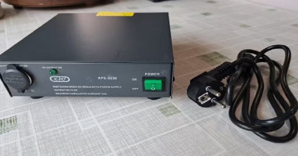 voeding 13,8 volt en 23 amp, Ophalen of Verzenden, Zo goed als nieuw, Zender en Ontvanger