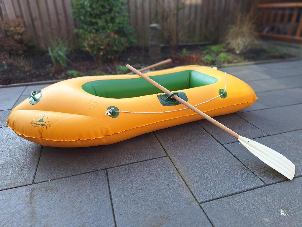 REACTOR OPBLAASBOOT 190 x 90 cm incl. ROEISPANEN i.z.g.st., Ophalen, Zo goed als nieuw