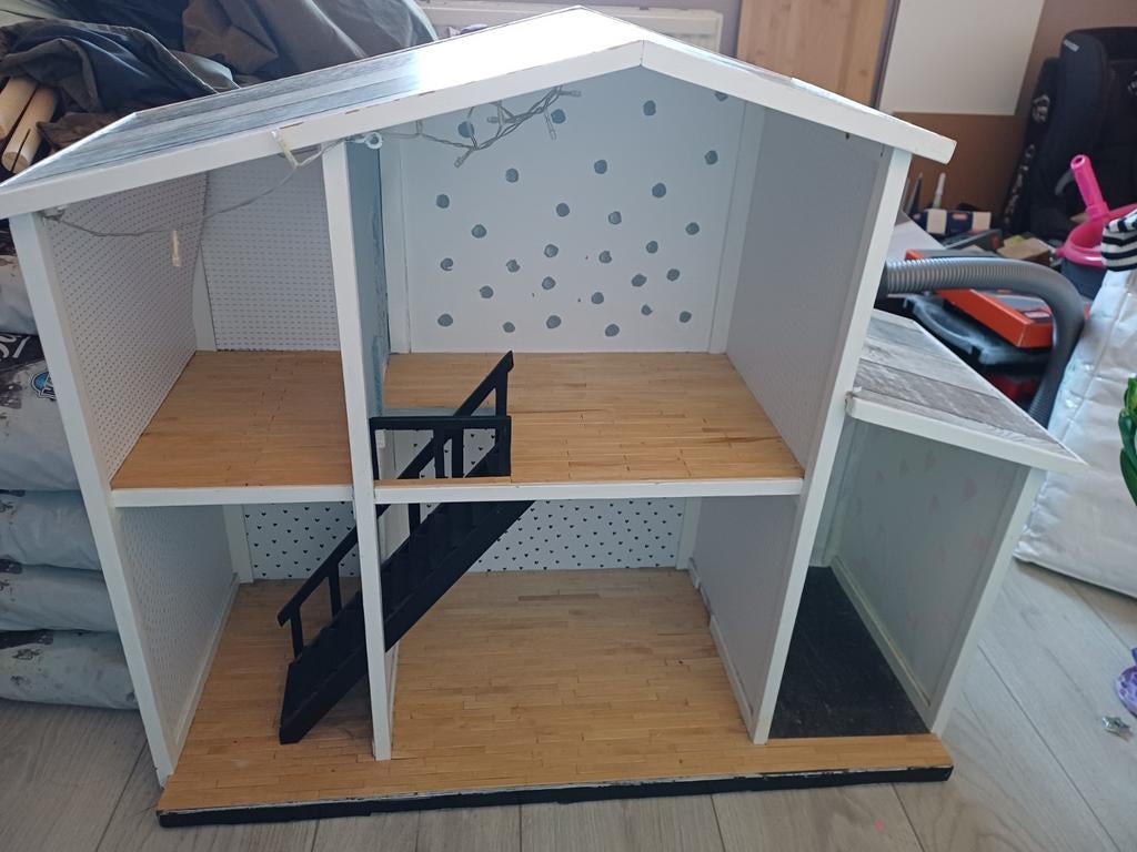 Leuk poppenhuis, Ophalen of Verzenden, Gebruikt, Poppenhuis