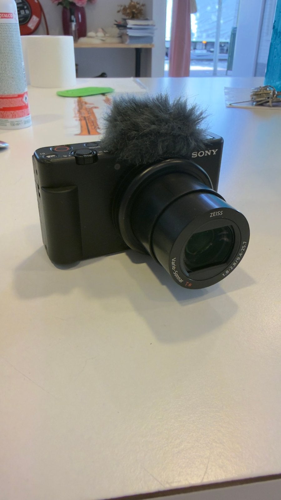 Sony ZV-1F vlogcamera in nieuwstaat met geluidssnor, Ophalen of Verzenden, Zo goed als nieuw, Compact, Sony