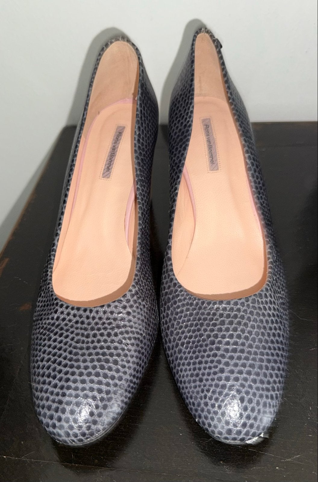 Floris van Bommel pumps met slangenprint, Ophalen, Zo goed als nieuw, Grijs, Pumps