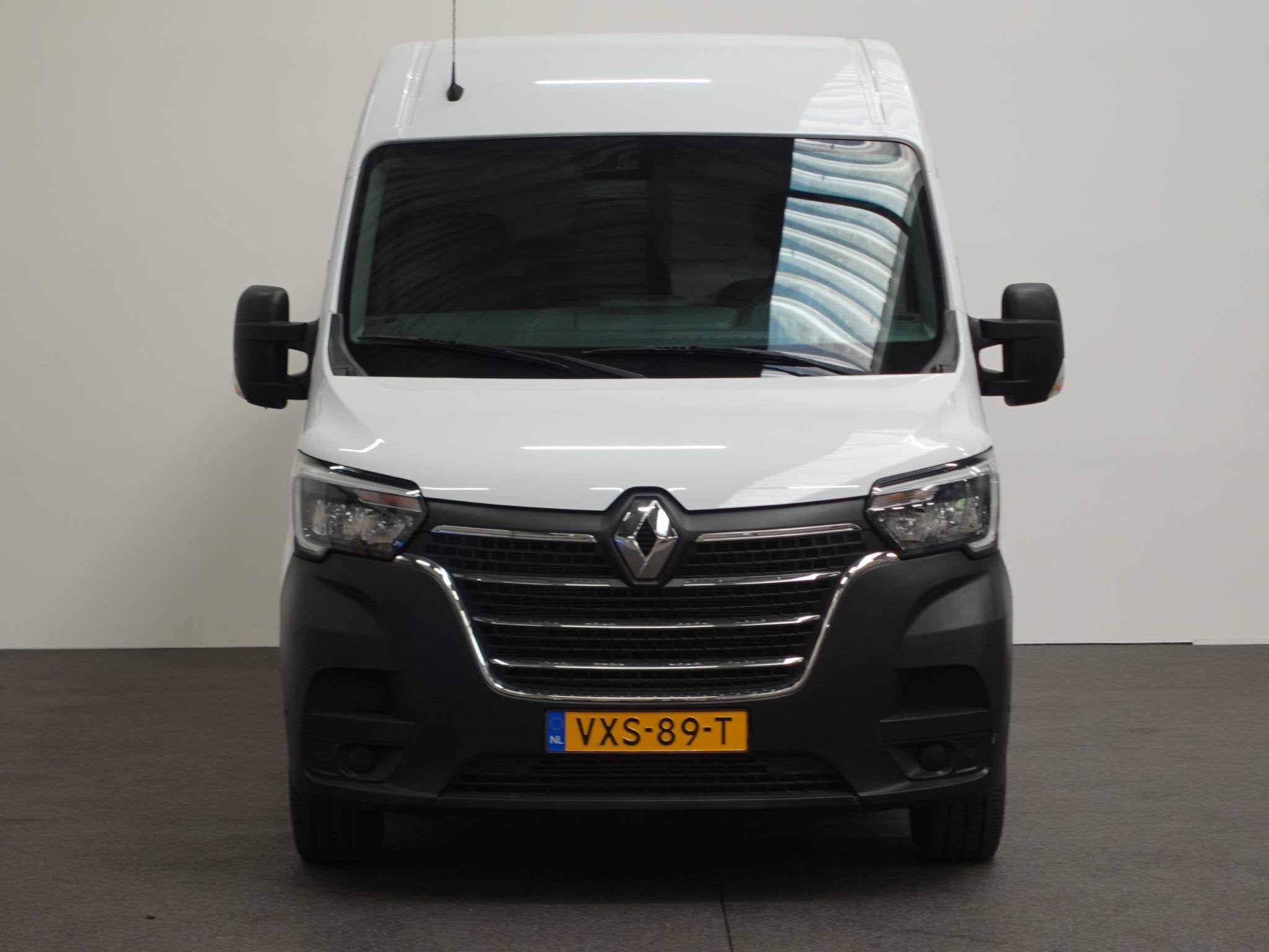 Renault Master T33 2.3 dCi 135PK L2H2 Work Edition Airco Cru, Voorwielaandrijving, Gebruikt, Euro 6, 4 cilinders