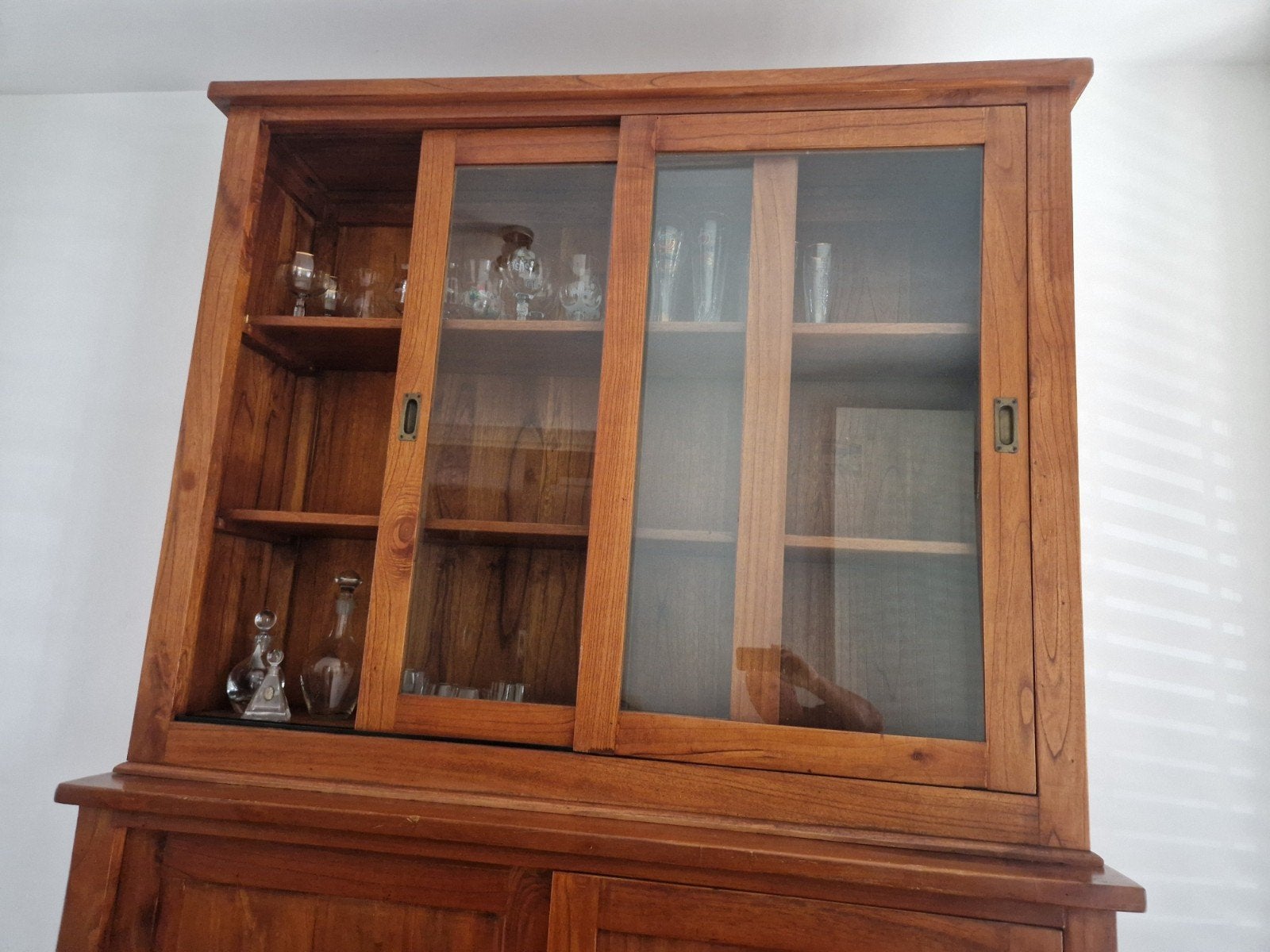 Mooie vitrine boeken kast kastanje bruin, Ophalen, 150 tot 200 cm, 25 tot 50 cm, Gebruikt