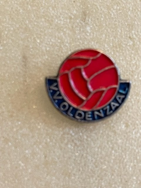 vv OLDENZAAL voetbal speldje, Verzamelen, Speldjes, Pins en Buttons, Ophalen of Verzenden, Zo goed als nieuw, Overige onderwerpen