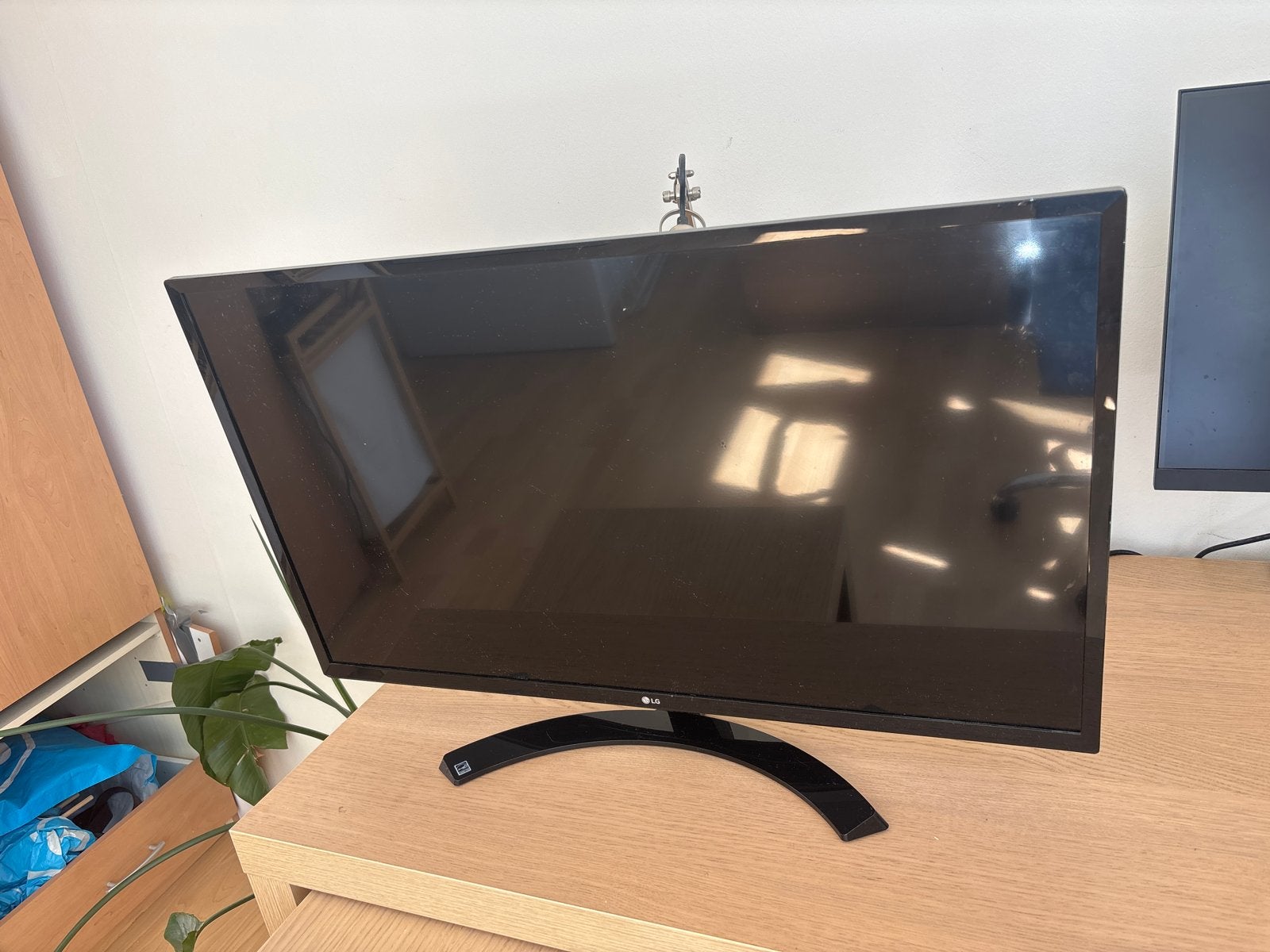 LG 24 inch monitor - Full HD, HDMI, VGA, Computers en Software, Monitoren, Ophalen, Kantelbaar, Full HD, 60 Hz of minder