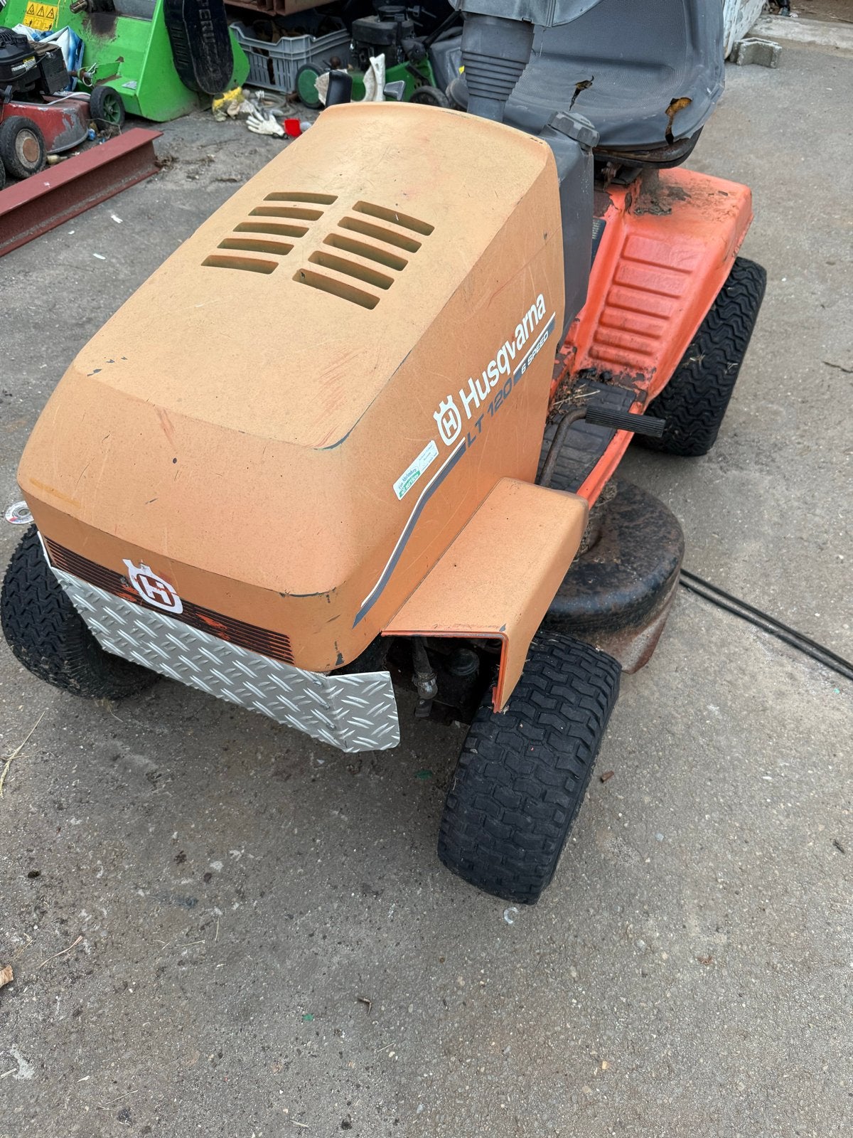Husqvarna LT 120 6 Speed Zitmaaier - 12.5 PK, Ophalen, Cirkelmaaier, Gebruikt, Versnellingen
